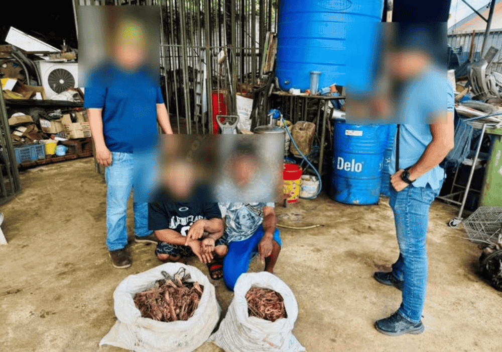 Dua Warga Asing Pecah Kedai Tumpas