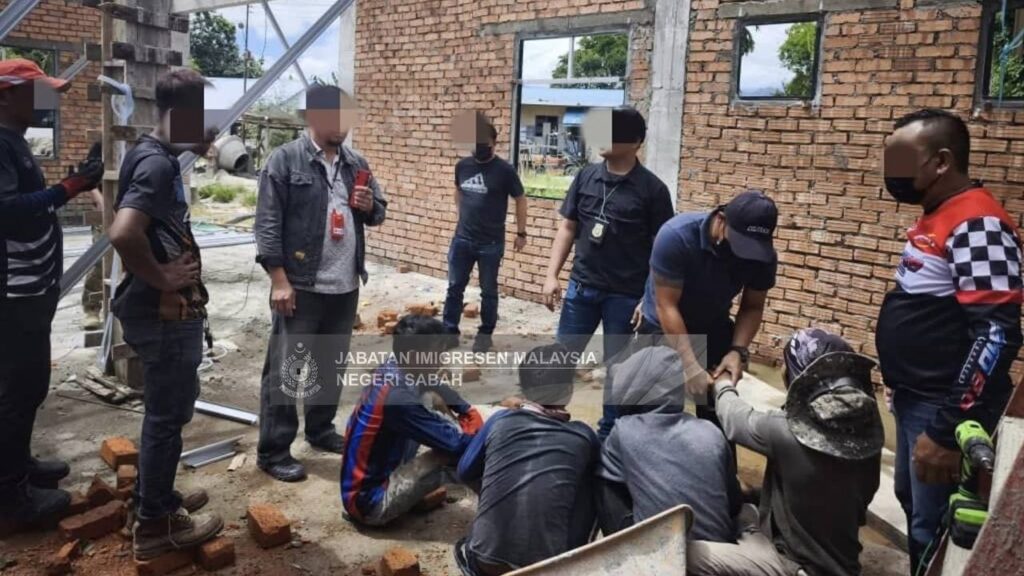 Lapan Lelaki Dewasa Warga Filipina Ditahan 2 photo 2025 11 18 13 21 31