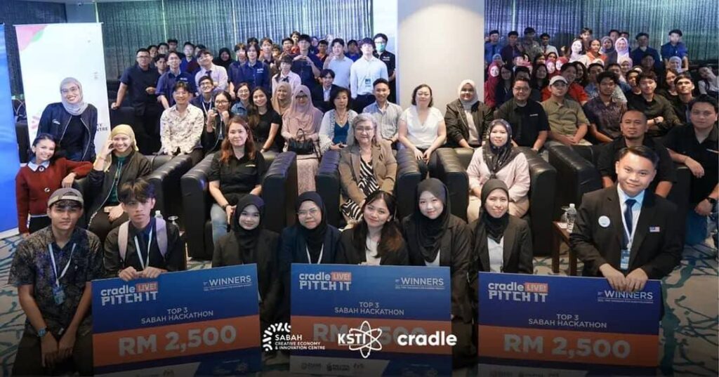 Pelajar Pedalaman KV Keningau Rangkul Kemenangan Sabah Hackathon Dengan Inovasi ‘Hydrocondense 4 photo 2025 11 27 10 18 03