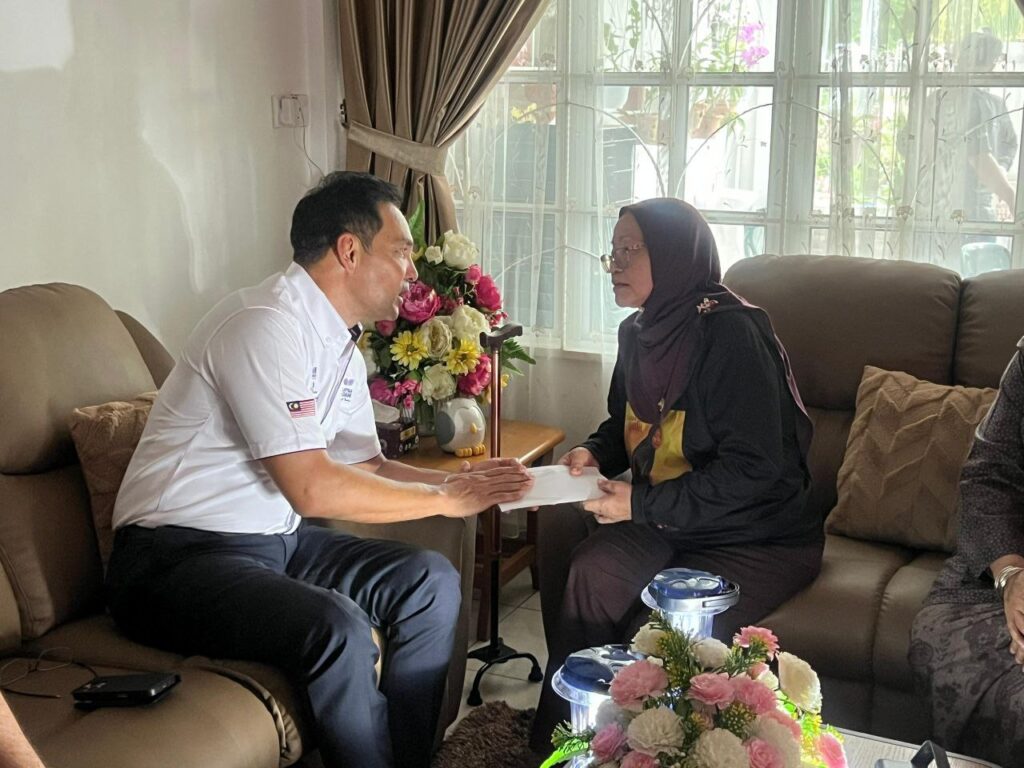 photo 6086700246441331459 y