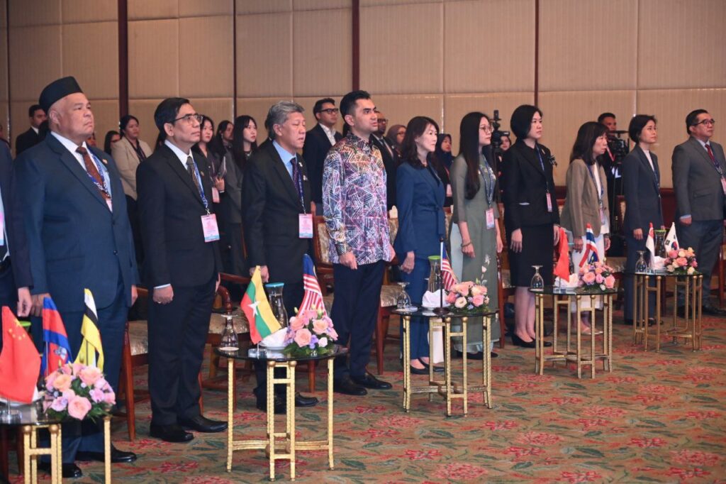 photo 6122739029259259235 y