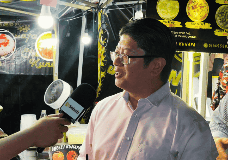 Gambar DEB Melawat Bazar Krismas