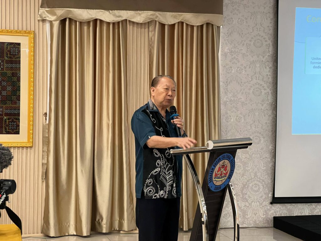 photo 6167810287214463851 w