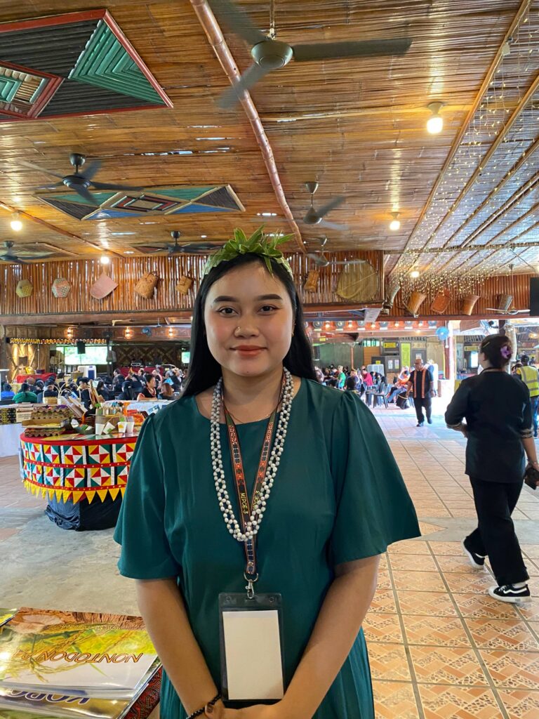 photo 6190418788902177853 w