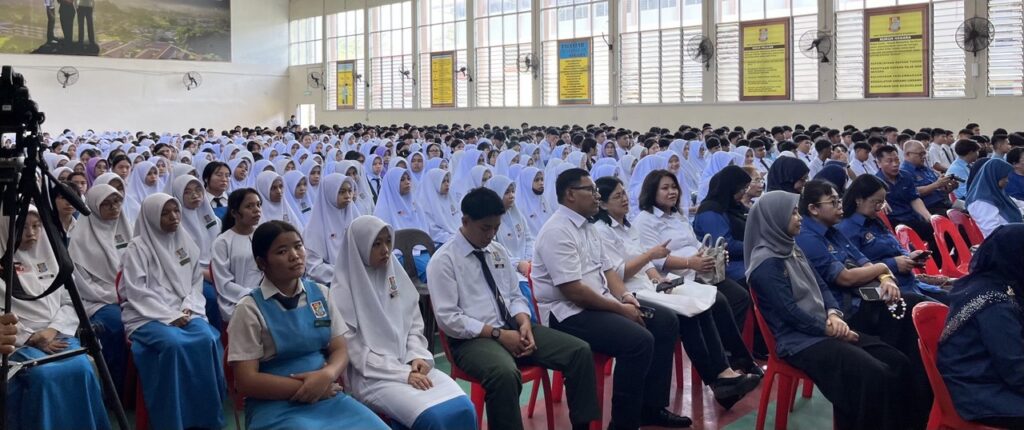 SMK Bandaraya Terima RM405,900 Bantuan Awal Persekolahan 3 photo 2026 01 13 11 42 06
