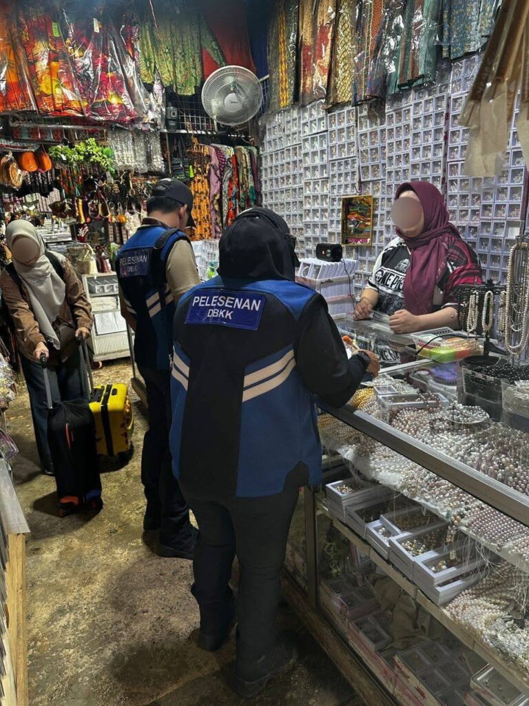DBKK Perketat Pemantauan Penjaja di Anjung Kinabalu, Empat Kompaun Dikeluarkan 2 photo 2026 01 21 18 30 07