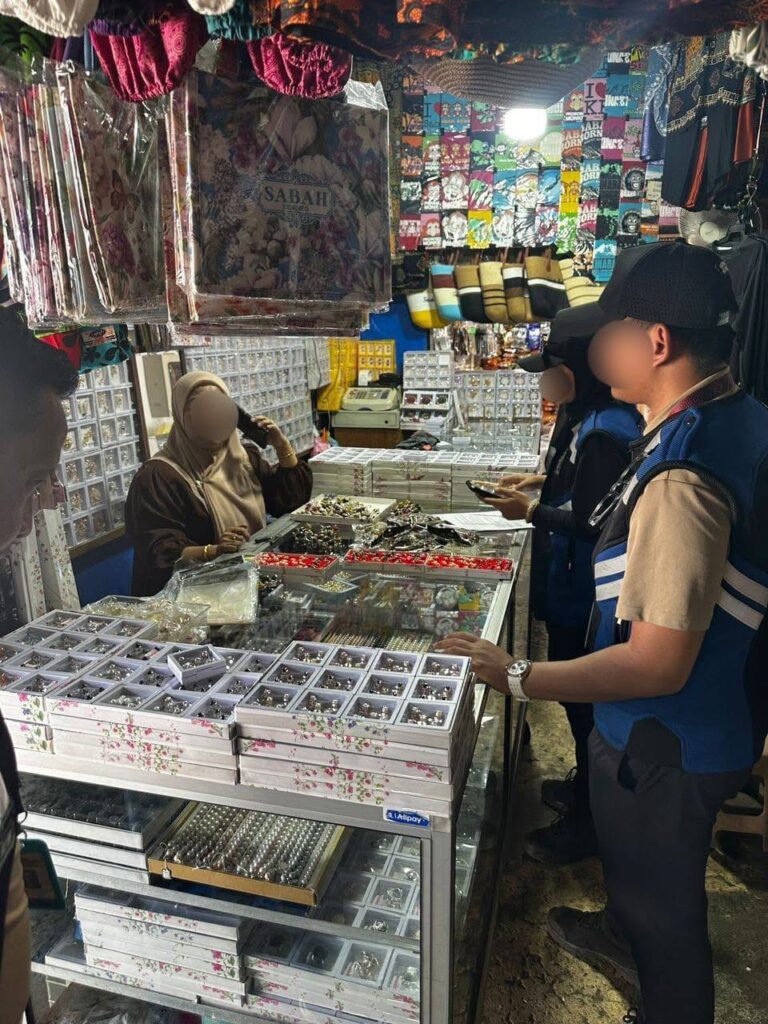 DBKK Perketat Pemantauan Penjaja di Anjung Kinabalu, Empat Kompaun Dikeluarkan 3 photo 2026 01 21 18 30 12