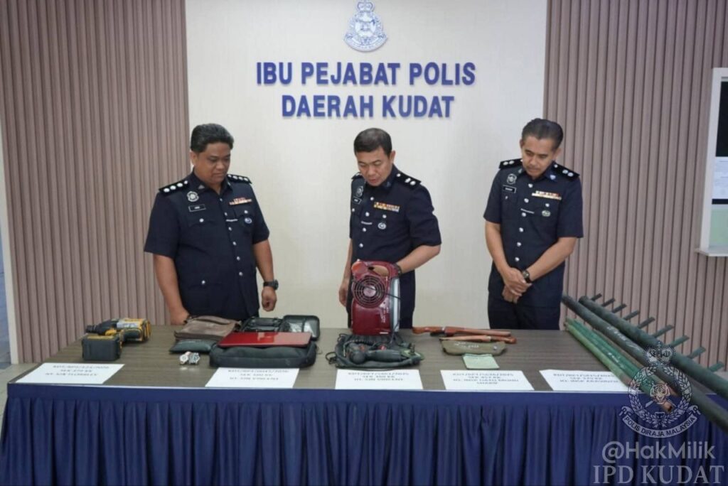 photo 6330167794829299530 y