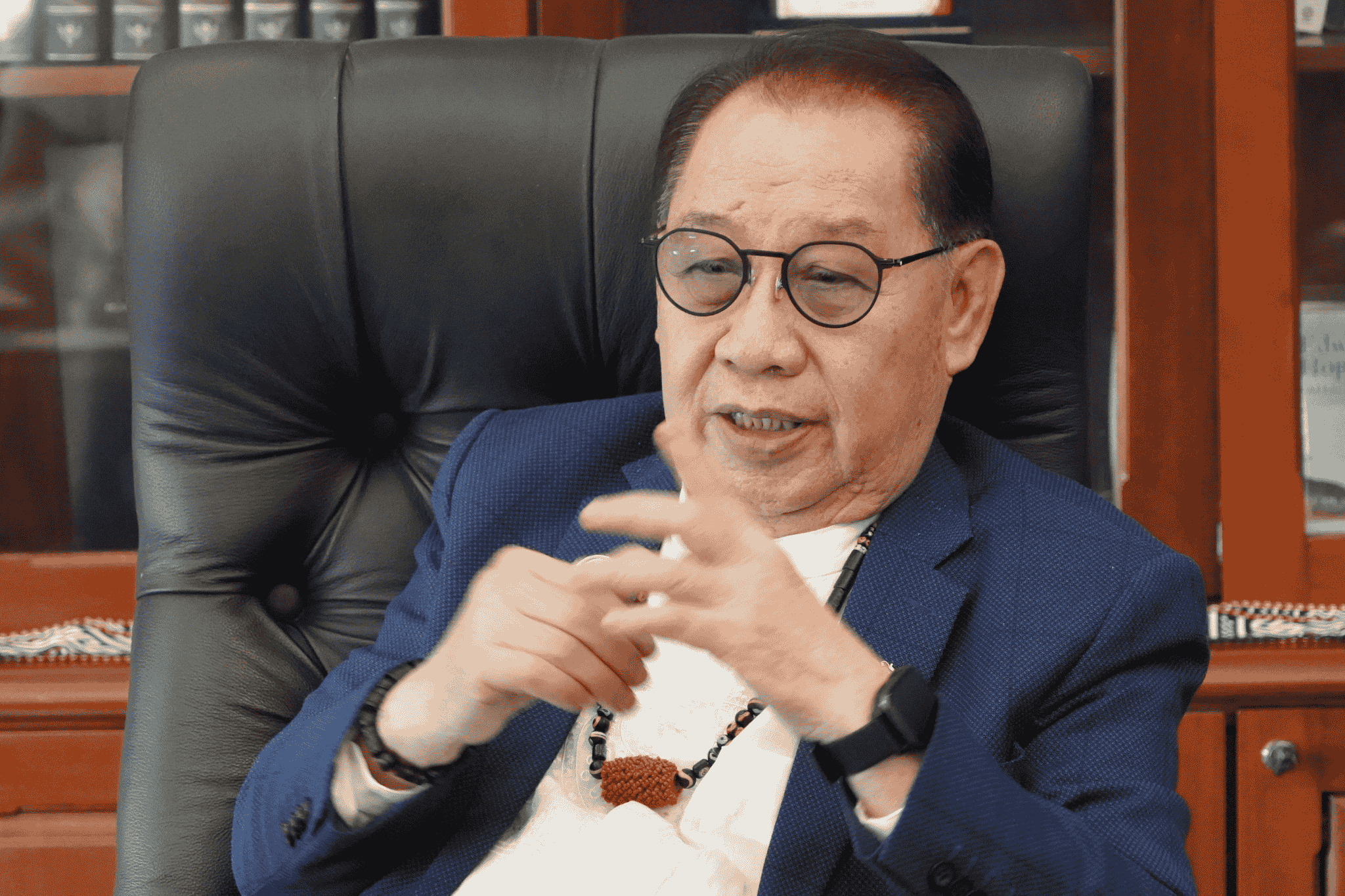 Kami memerlukan konsulat Filipina