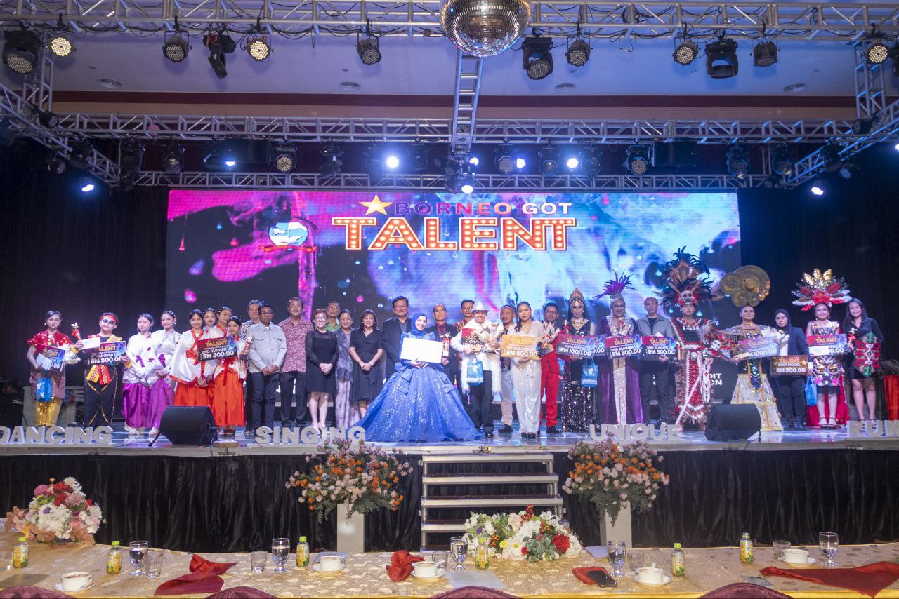 photo 6053378429870083882 y