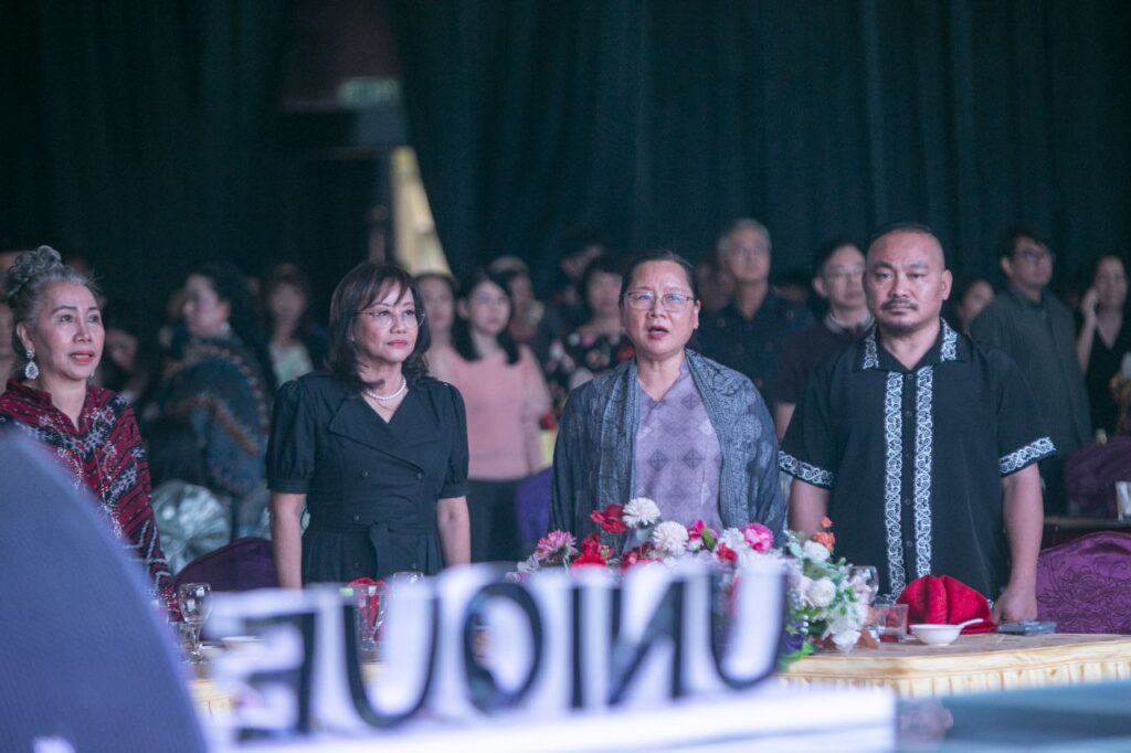 photo 6053378429870083887 y