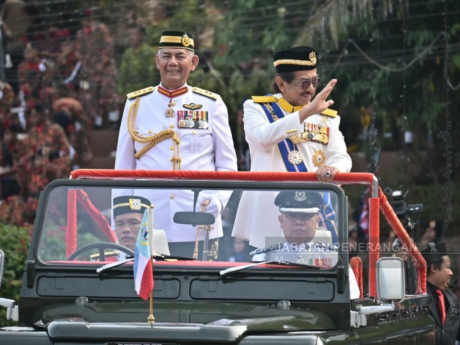 TYT Waving and Smiling