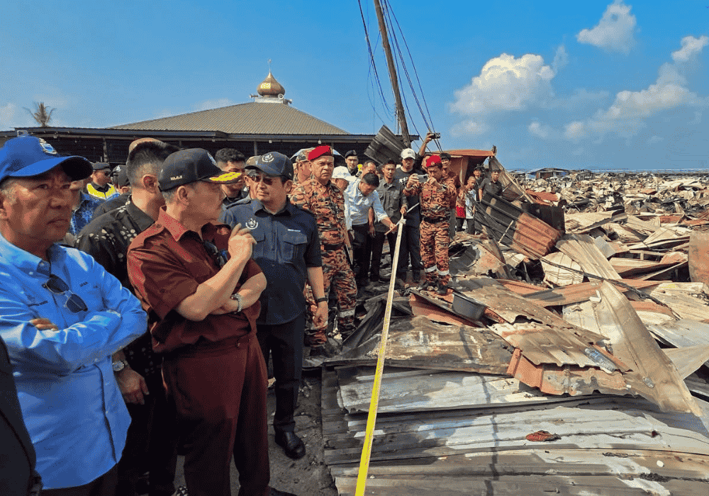 Gambar Hajiji Salur Bantuan RM2000