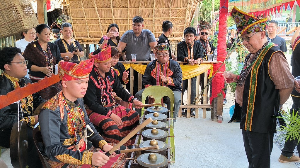 SAAN Perkasa Identiti Etnik, “Biar mati anak, jangan mati adat.” – Dr Jeffrey 4 SAAN young gonges1