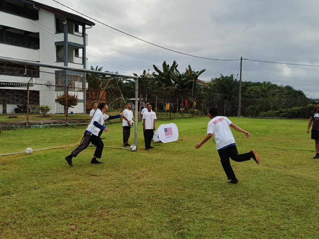 35 pelajar berkeperluan khas sertai program Kaki Bangku Soccer Clinic (KBSC) 2 WhatsApp Image 2026 04 08 at 6.27.32 PM