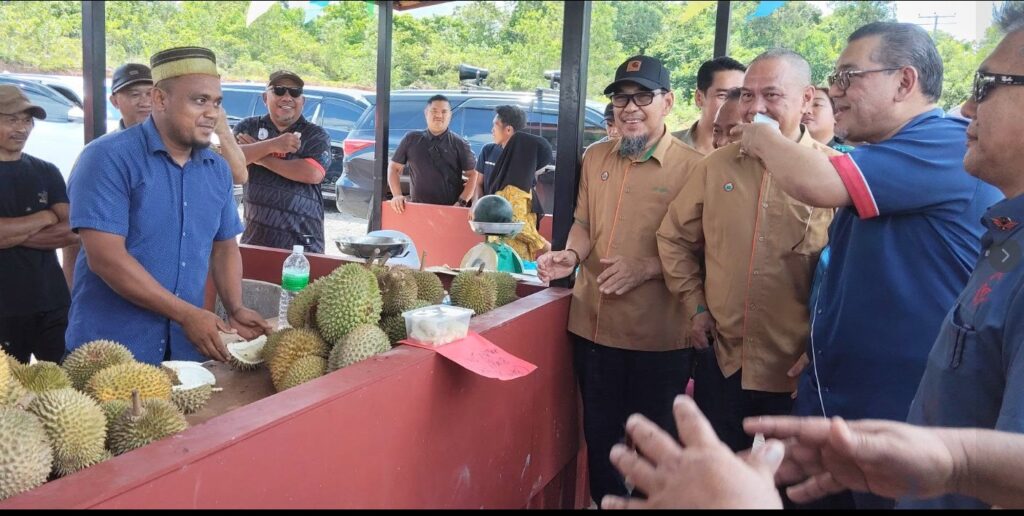 Ten new stalls boost Tawau farmers 2 5. tkpm