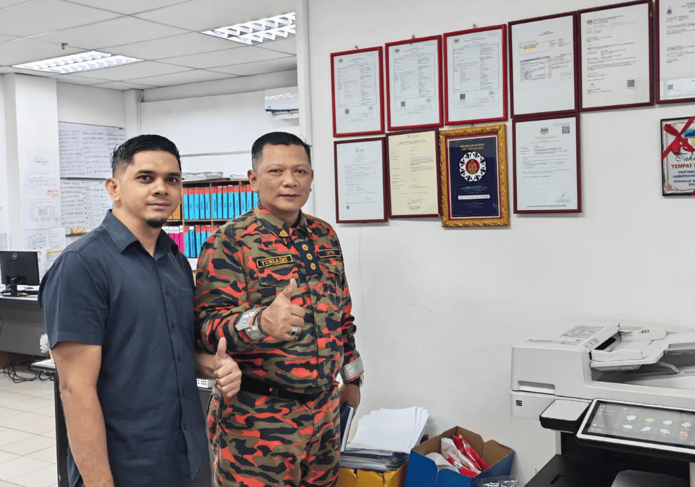 Gambar Pemeriksaan Pempameran Sijil Perakuan Bomba Dijalankan Di Premis Perniagaan Bagi Memastikan Pematuhan Terhadap Akta Perkhidmatan Bomba 1988 Dan Peraturan peraturan Berkaitan