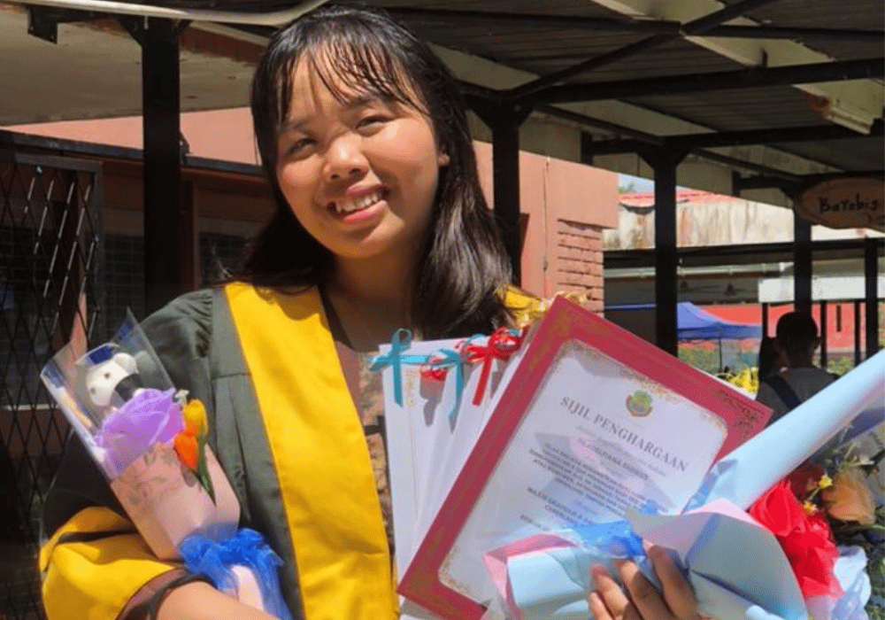 Gambar Filadelfiana Menerima Anugerah Kecemerlangan Di Sekolah