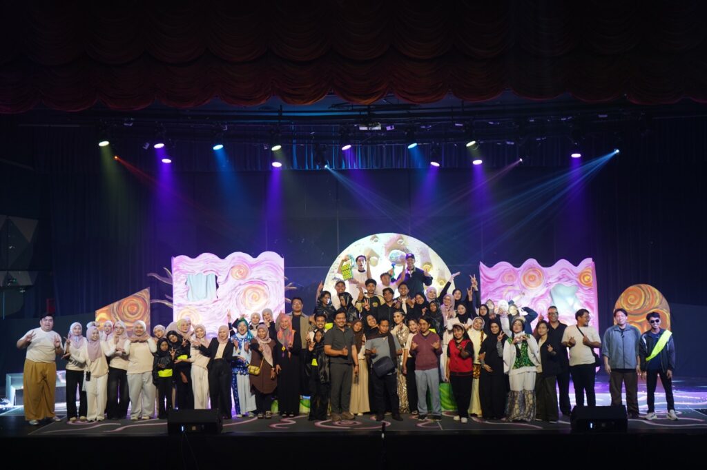 “Dan Tiga Dara Terbang Ke Bulan” menang Festival Teater UMS 2026 2 pic 3