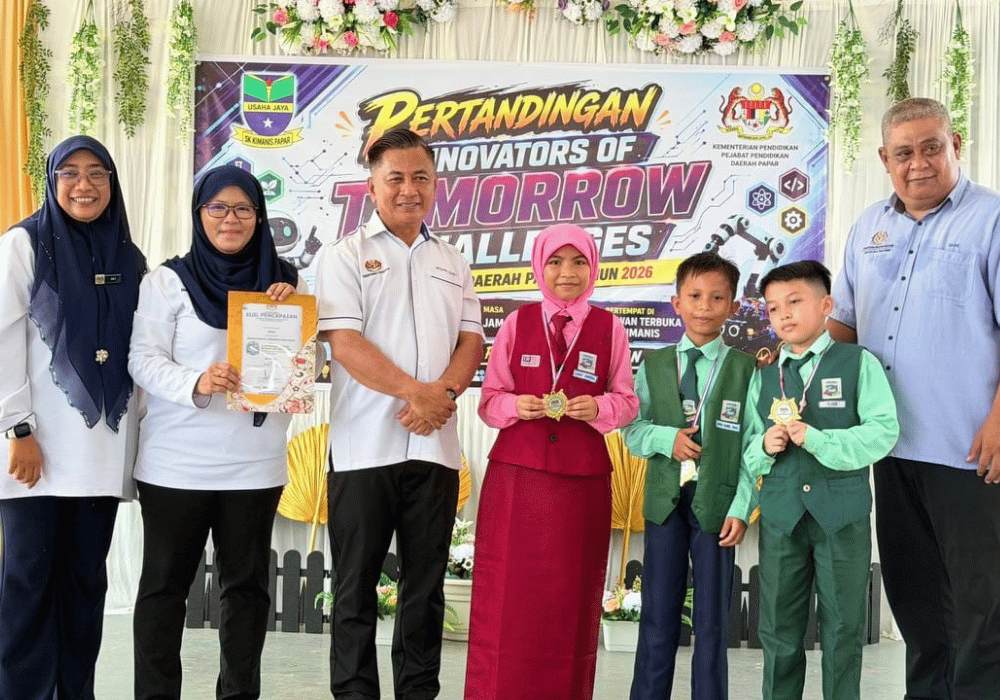 Innovators of Tomorrow enlivens Papar STEM Carnival 2 Gambar Penyampaian Hadiah Inovator STEM