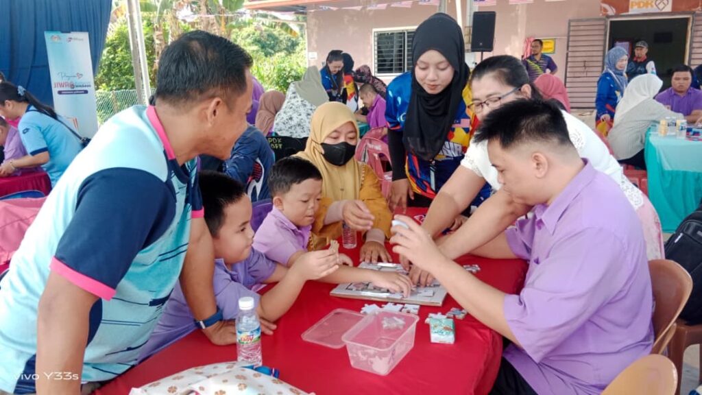 35 special children experience HKHS festivities 2 IMG 0925