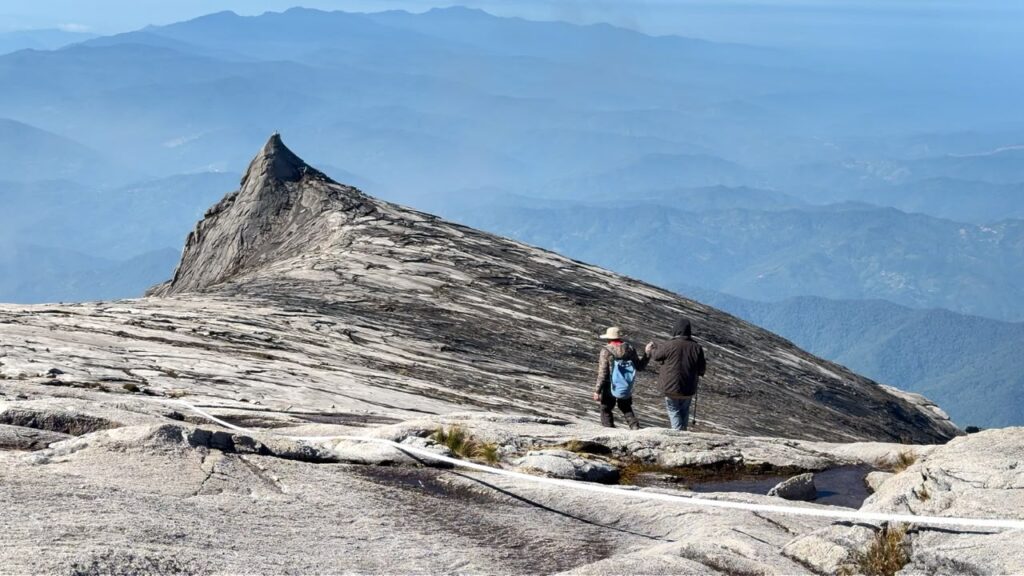Ginsos Magiau: 75 Tahun, Anak Gunung tidak pernah berhenti mendaki 2 1f5aa3f4 b258 4cd2 bafc a74a62722b72 CDD6339E 8FDE 4DBB 93CB 6B382B57F168