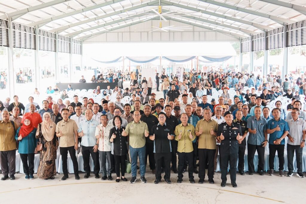 507 PANTAS land titles handed over to Kadamaian residents 2 2db68dcd b694 4451 9089 637d06fbd4fc 32810C6F DF0F 450A 9831 BD19F91327C9 1
