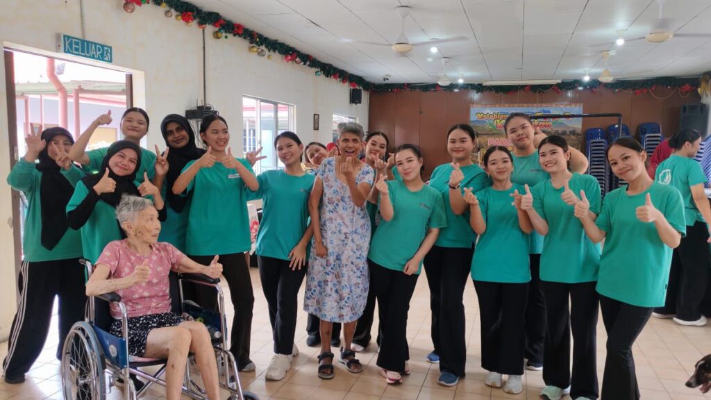 Sentuhan kasih pelajar Kolej Vokasional Keningau ceriakan warga emas 3 6fd18d79 9994 436b 8044 09e8a3535077